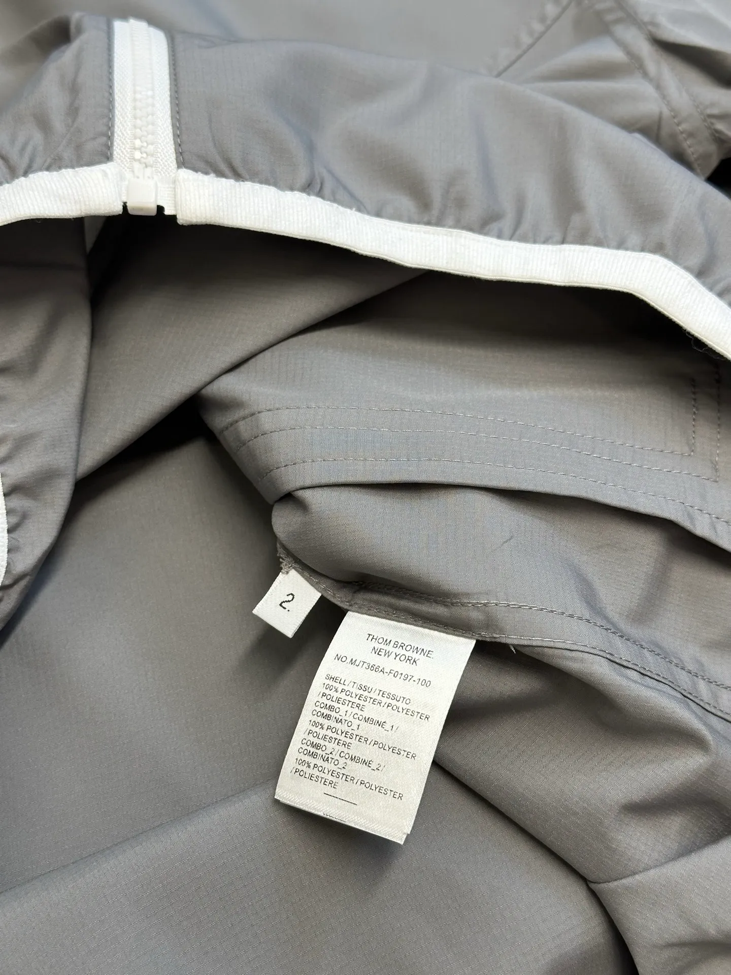 TB Classic ， FDY ， 。 、 、 ； ， ， Breathable 。 ， ； Breathable， 。 ， 、 。 ，White ， ， ， ； Breathable ， 。 ， ； +Classic ， ， ， 。 ， ， ， ； size：1.2.3.4